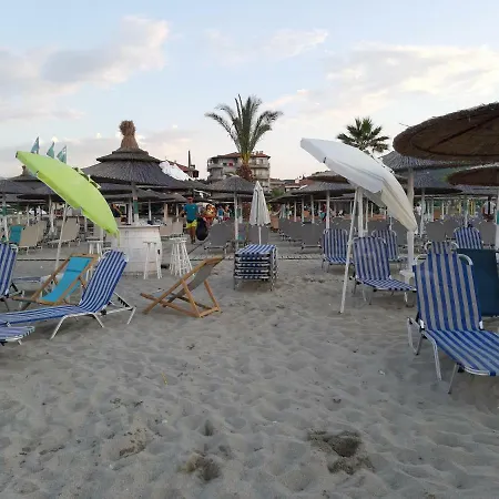 度假居 A Charming Very Near The Sea 尼欧波洛伊