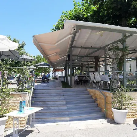 度假居 A Charming Very Near The Sea